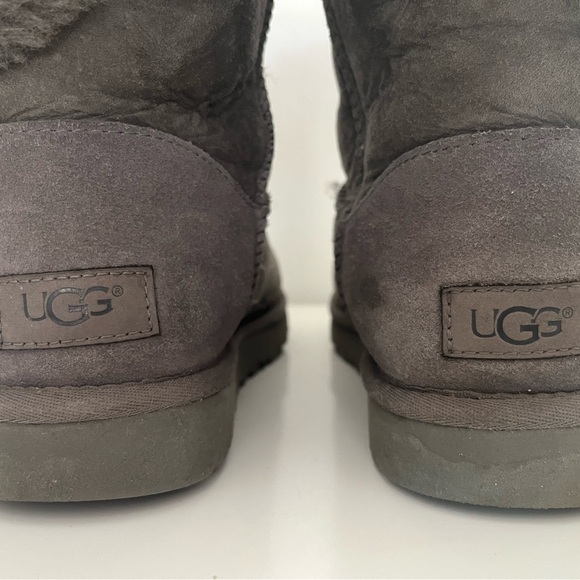 UGG Bailey boot size 7 - Picture 4 of 4